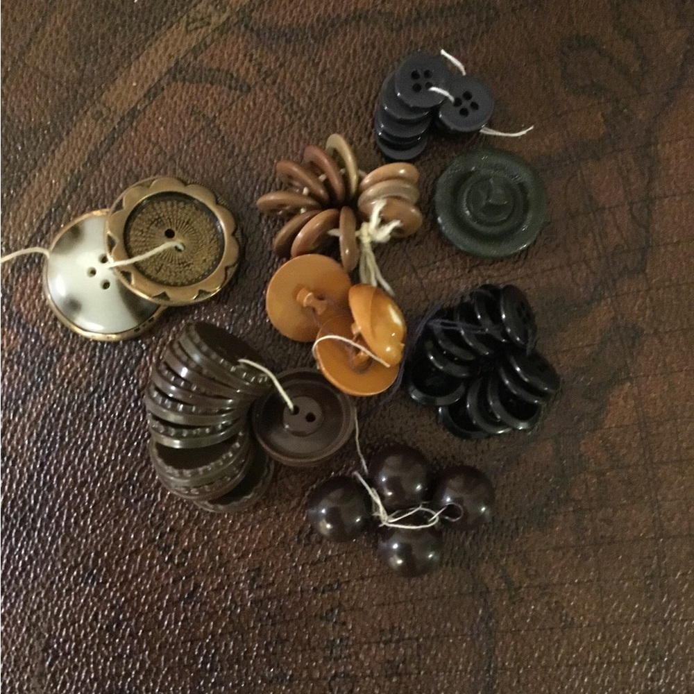 COPY - VTG Thread Sewing Storage Container - Picture 6 of 9